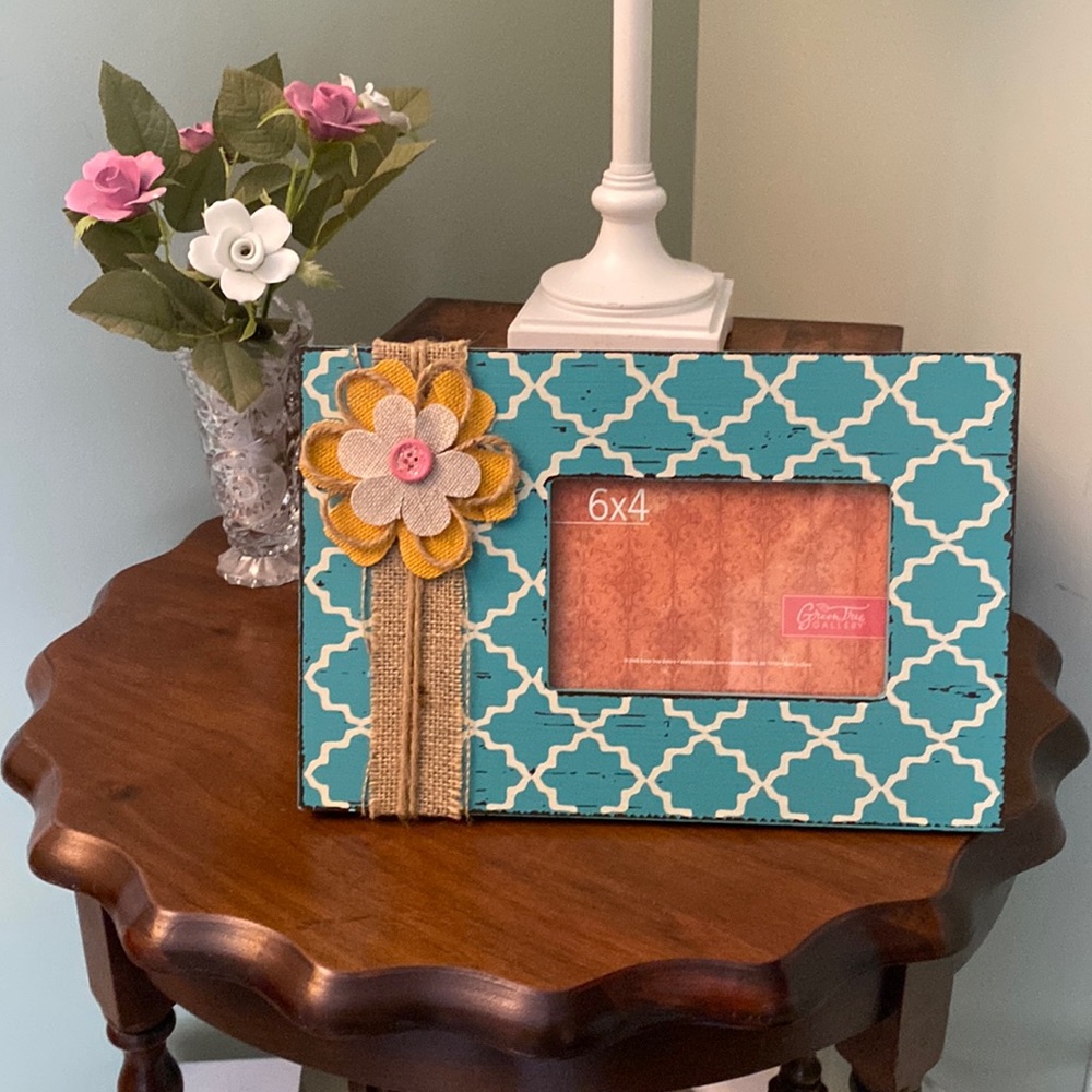 E246 New 4” X 6” frame EUC burlap Aqua flower lattice